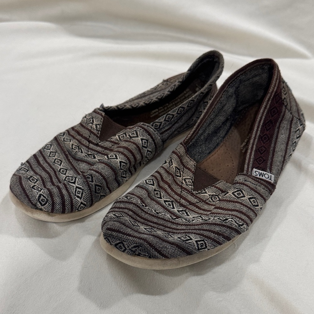 Toms Women's Patterned Slip-On Loafers in Brown and Cream